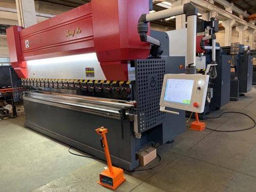 折彎?rùn)C(jī)先行者：豐科機(jī)械數(shù)控折彎?rùn)C(jī)助力鈑金加工，更高效更節(jié)能！? 