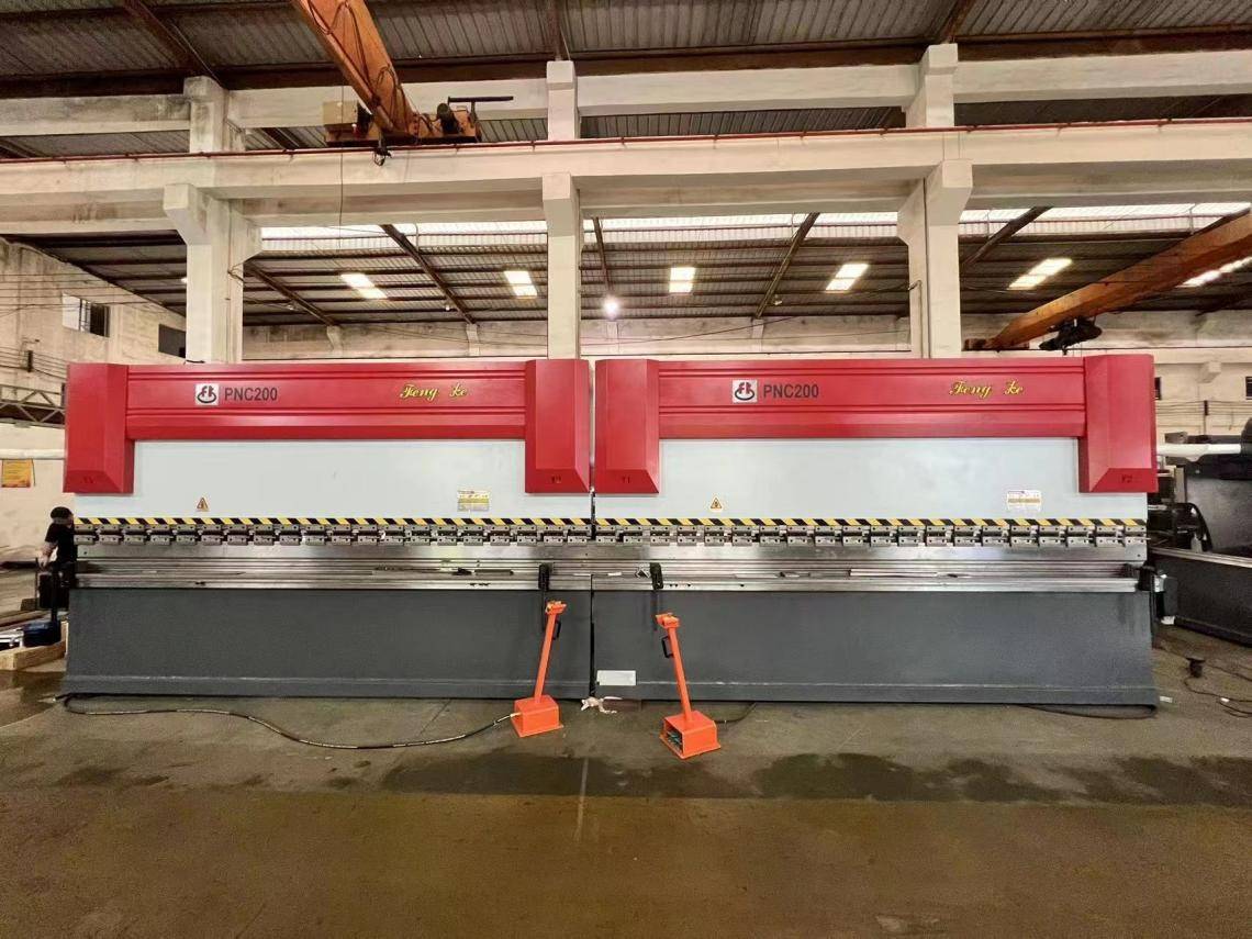 實現(xiàn)1+1＞2，豐科機(jī)械創(chuàng)新推出高效的雙機(jī)聯(lián)動折彎機(jī) ? 